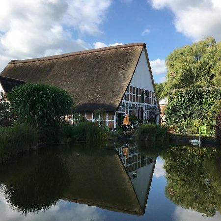 ホテル Taubenhof - Gut Cadenberge エクステリア 写真